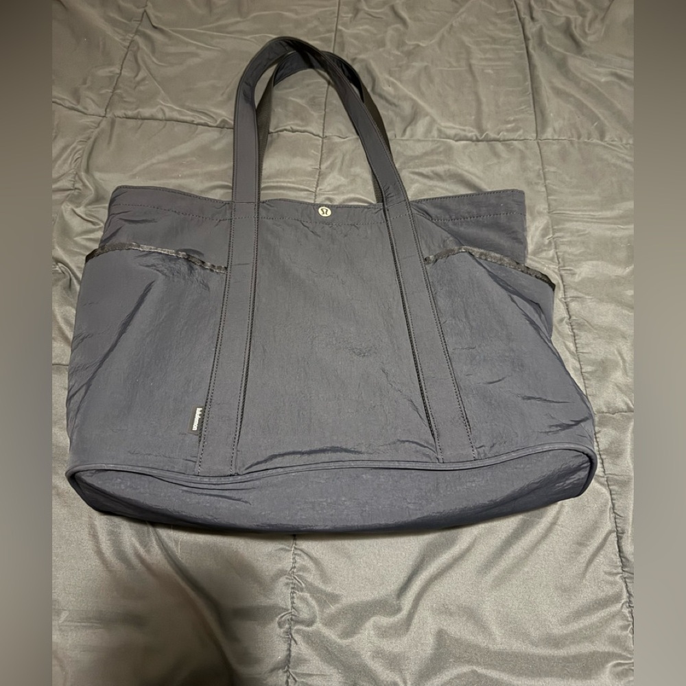 Lululemon Daily Multi-Pocket Tote Bag 20L